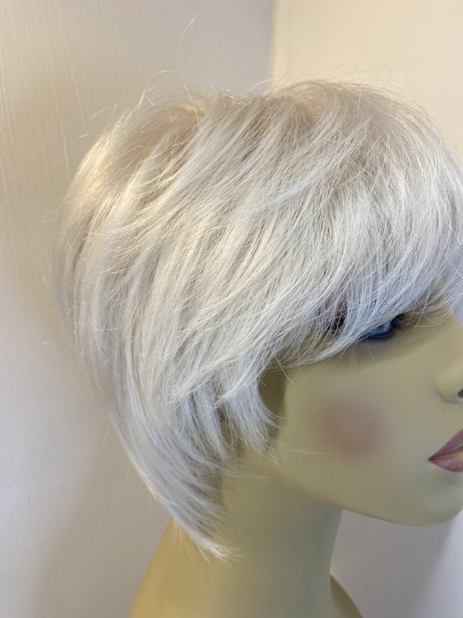 New silver white short wig. Gwss878