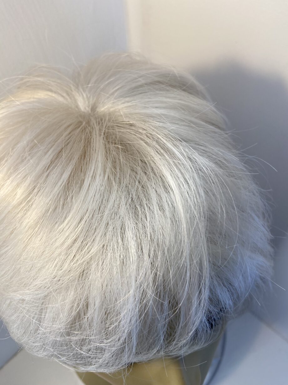 New silver white short wig. Gwss878