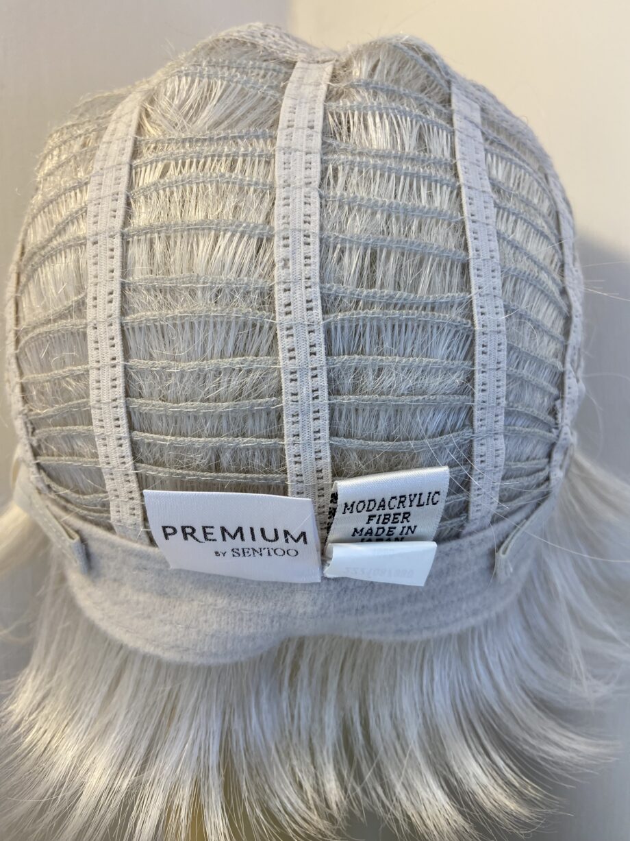 New silver white short wig. Gwss878