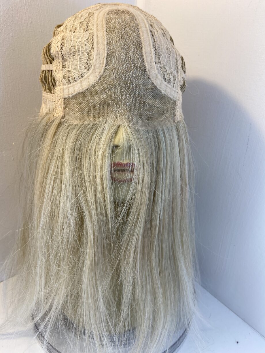 Extra long blonde wig. Blls708