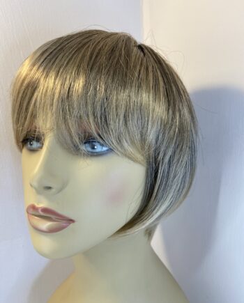 Shiny blonde short new wig. Blms153