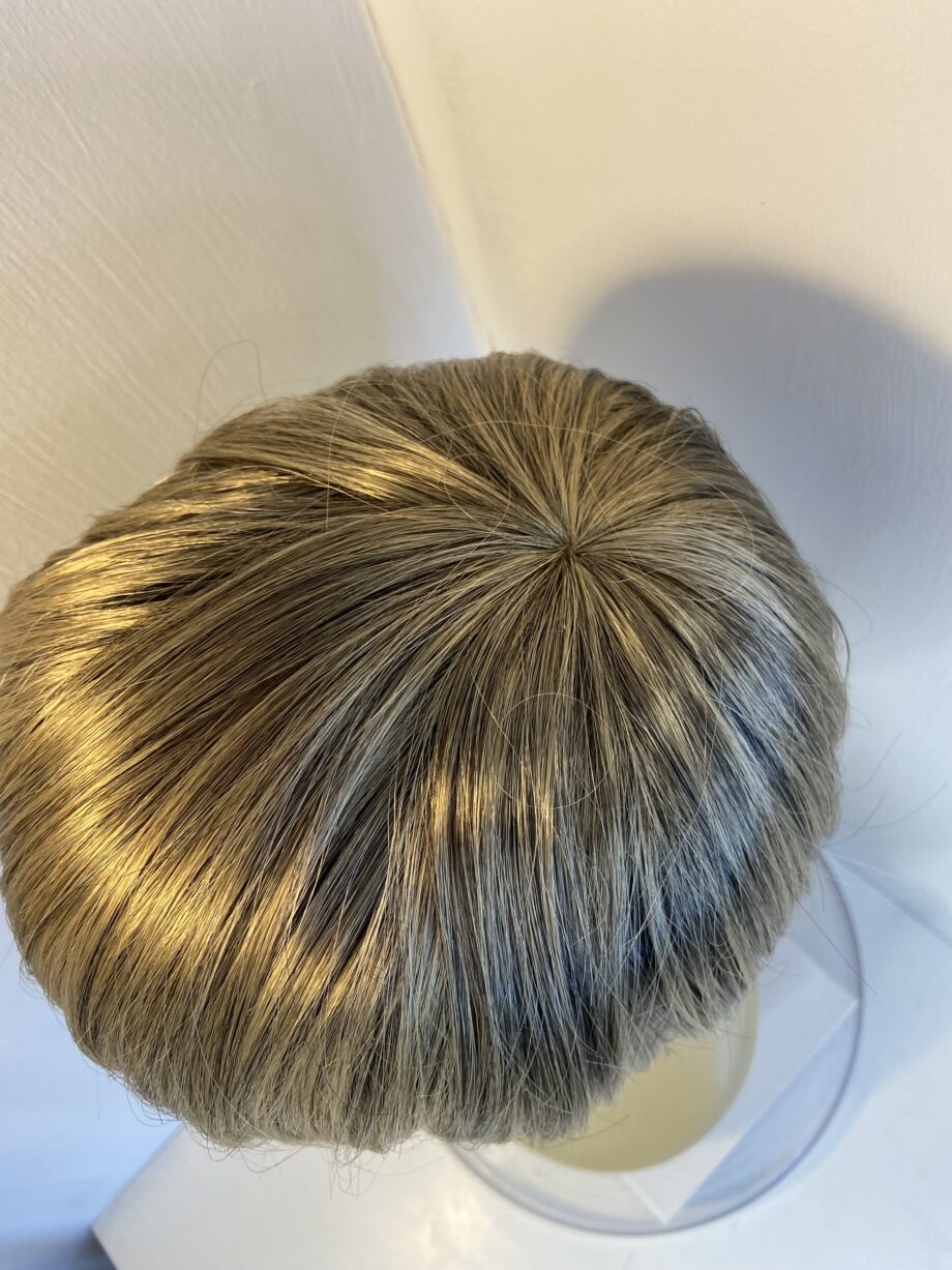 Shiny blonde short new wig. Blms153