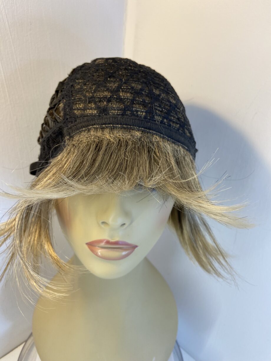 Shiny blonde short new wig. Blms153