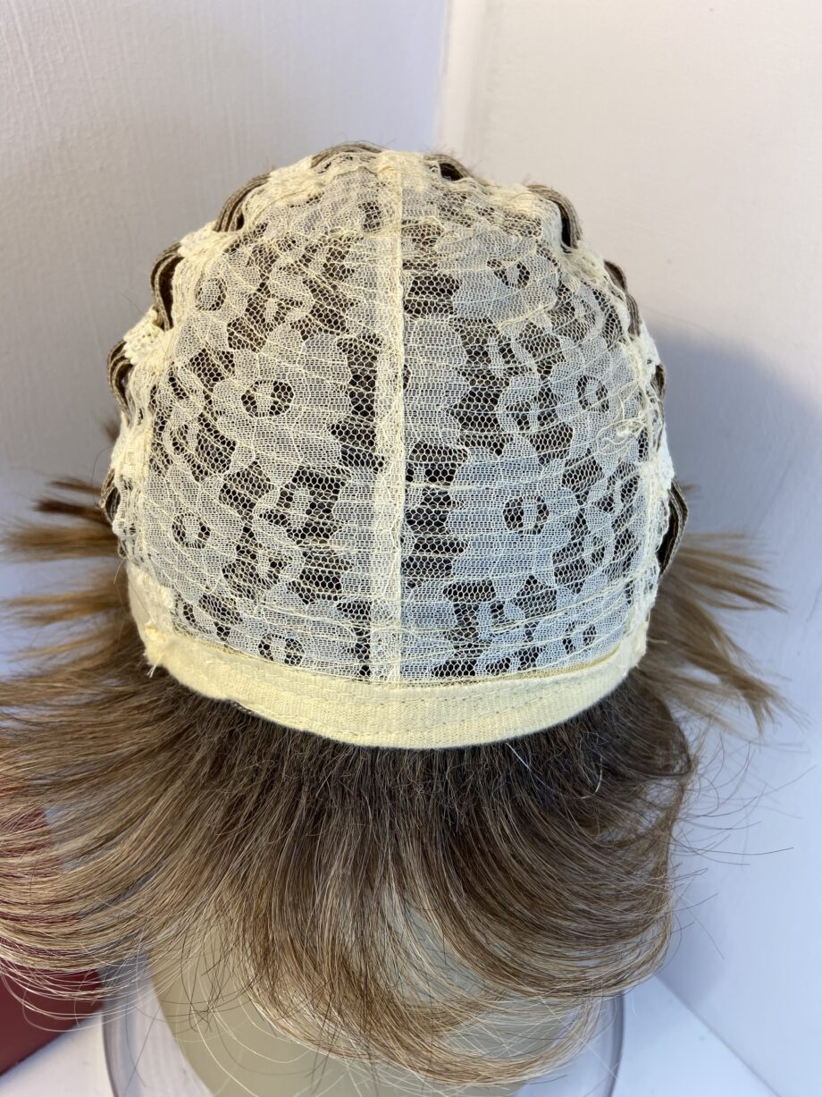 Lively Light brown blonde short wig. Bbrss825