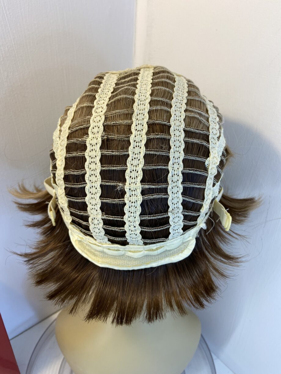 Lively Light brown blonde short wig. Bbrss825