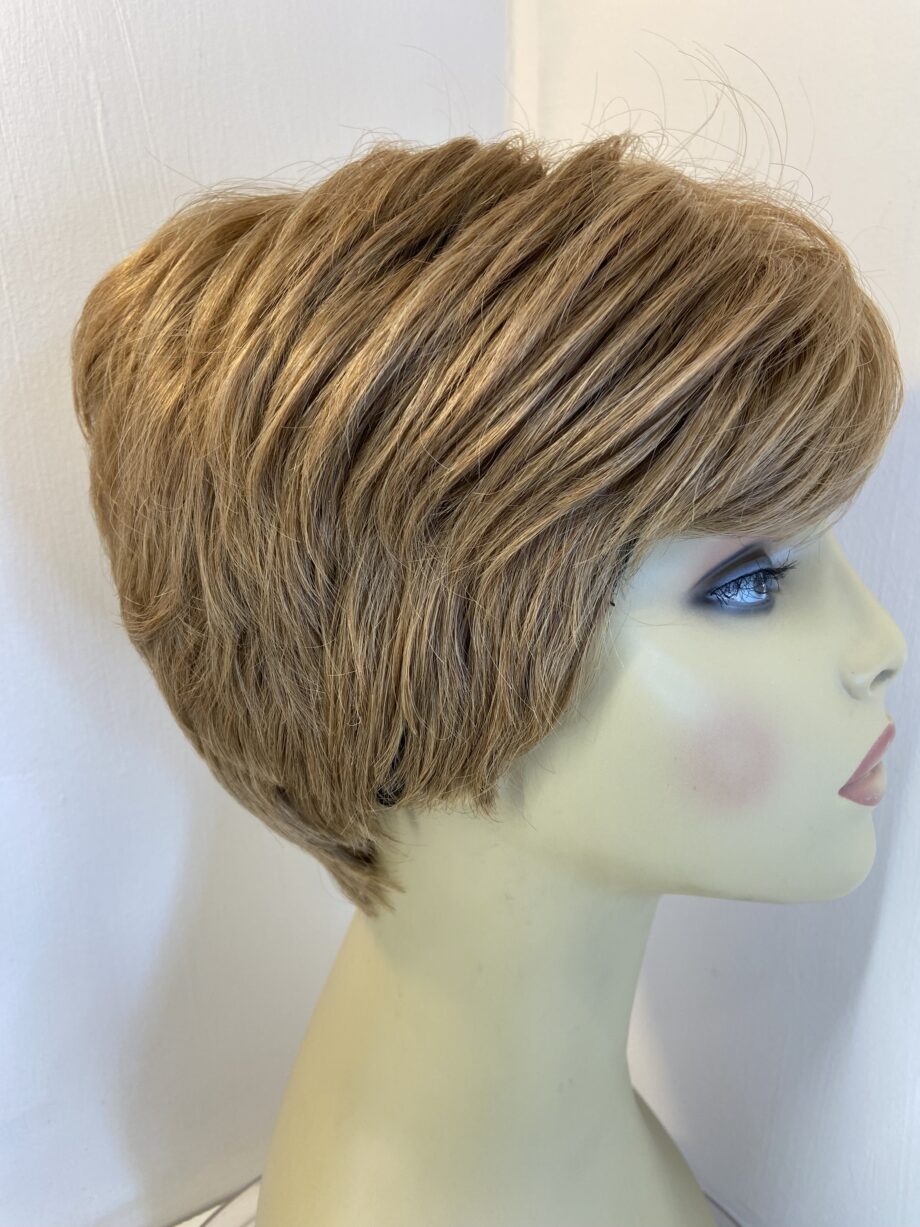 New honey /sandy coloured wig. Brss154