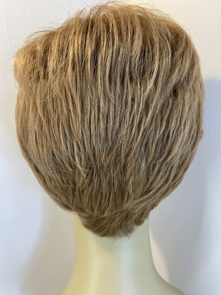 New honey /sandy coloured wig. Brss154