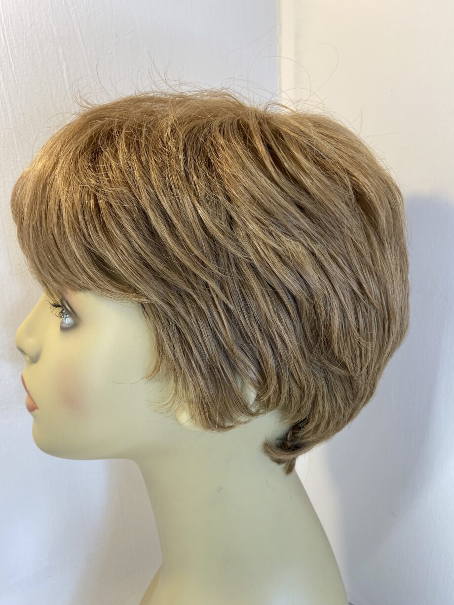 New honey /sandy coloured wig. Brss154