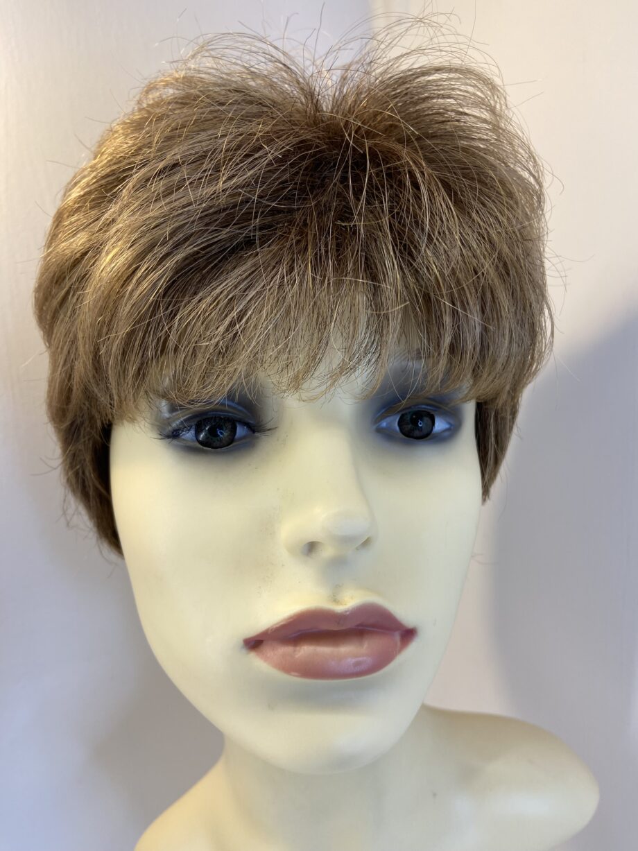 Noriko short brown wig. Brss155