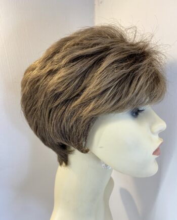 Noriko short brown wig. Brss155
