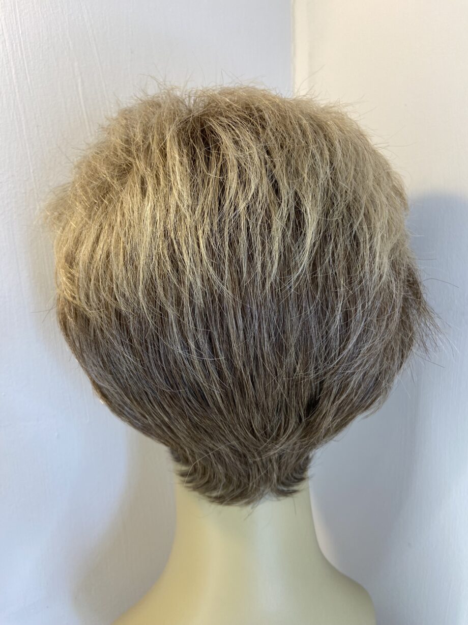 New blonde short wig. Blsw156