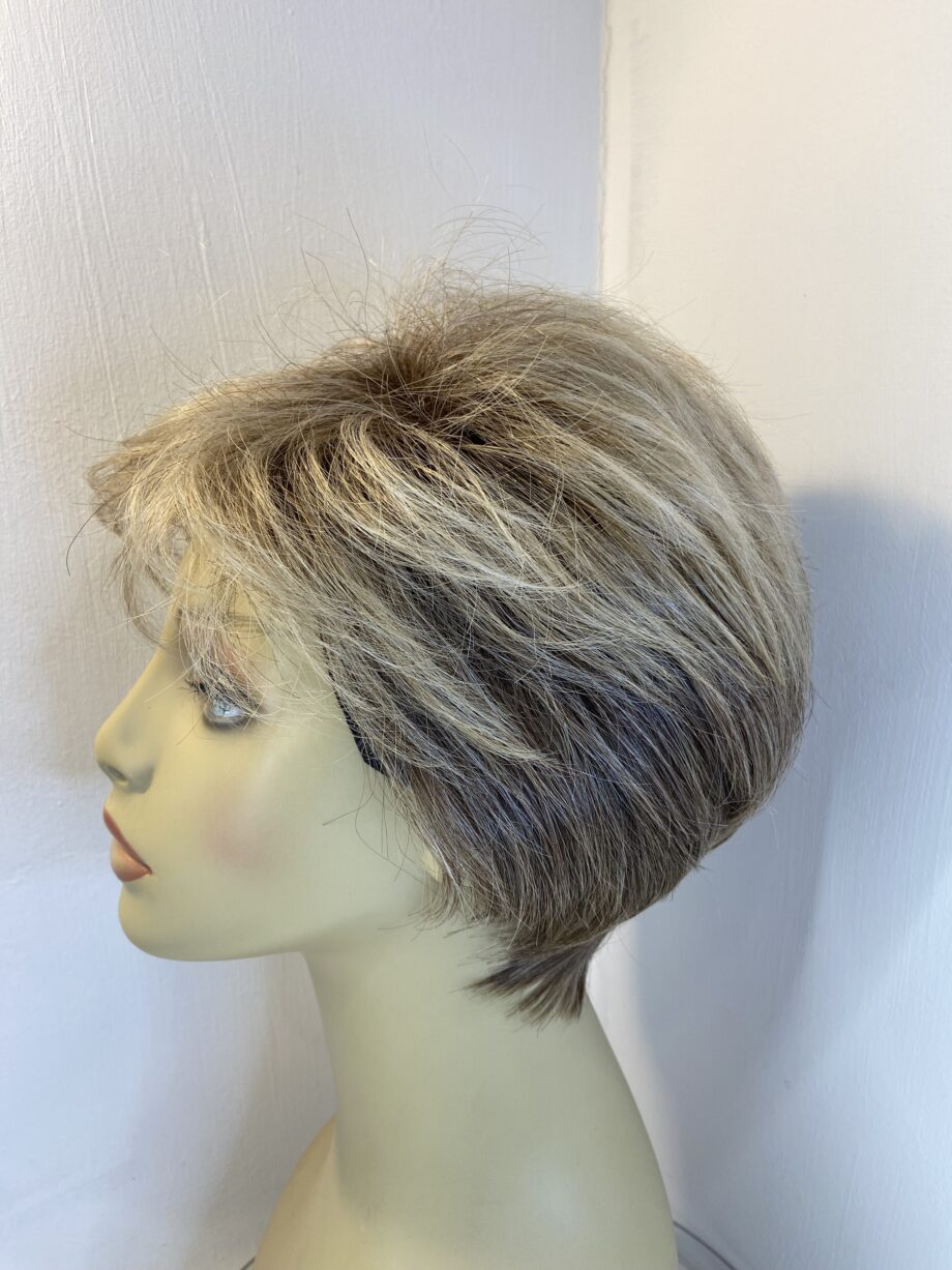 New blonde short wig. Blsw156