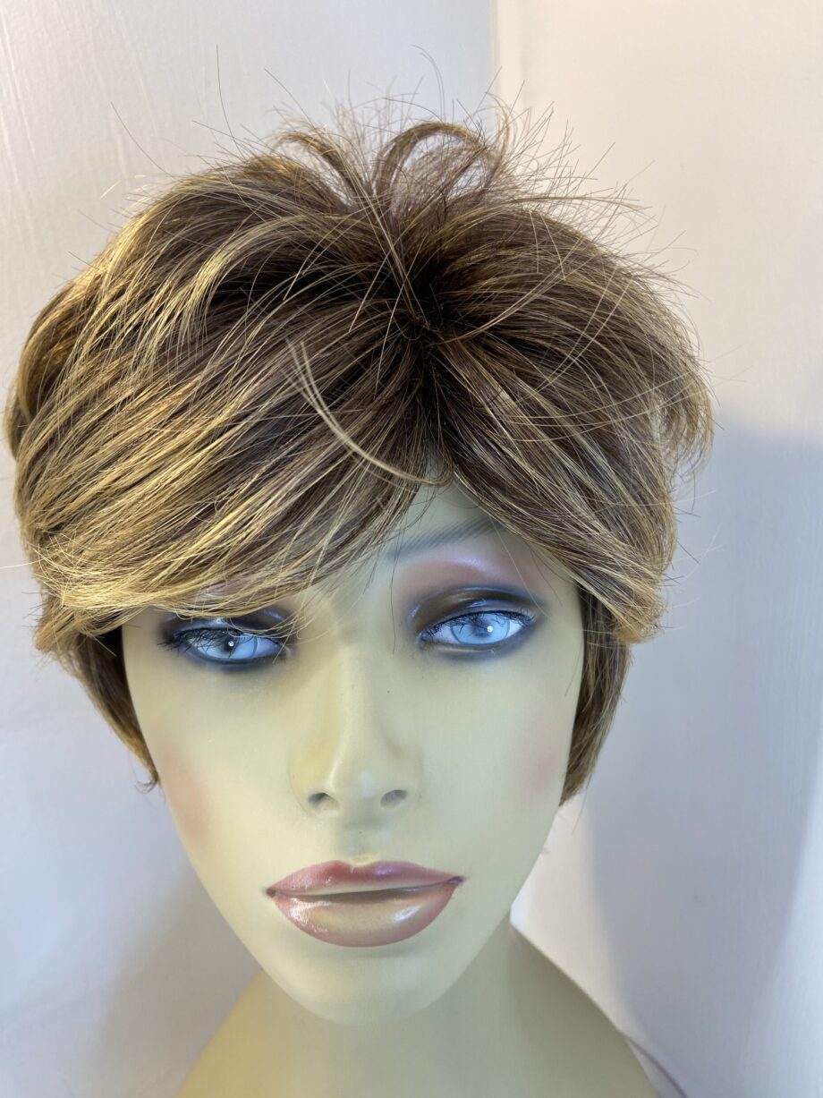Very stylish brown highlighted wig. Blss157