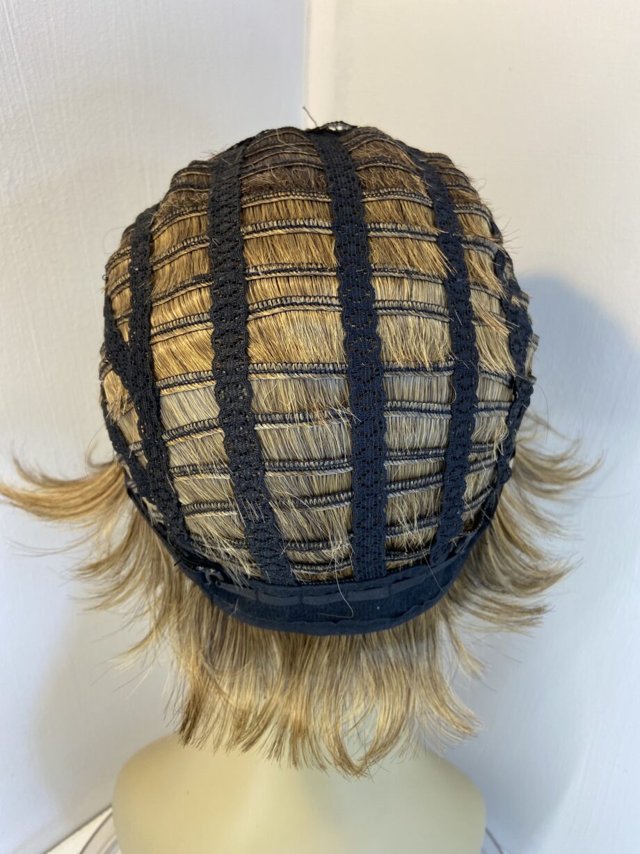 Very stylish brown highlighted wig. Blss157