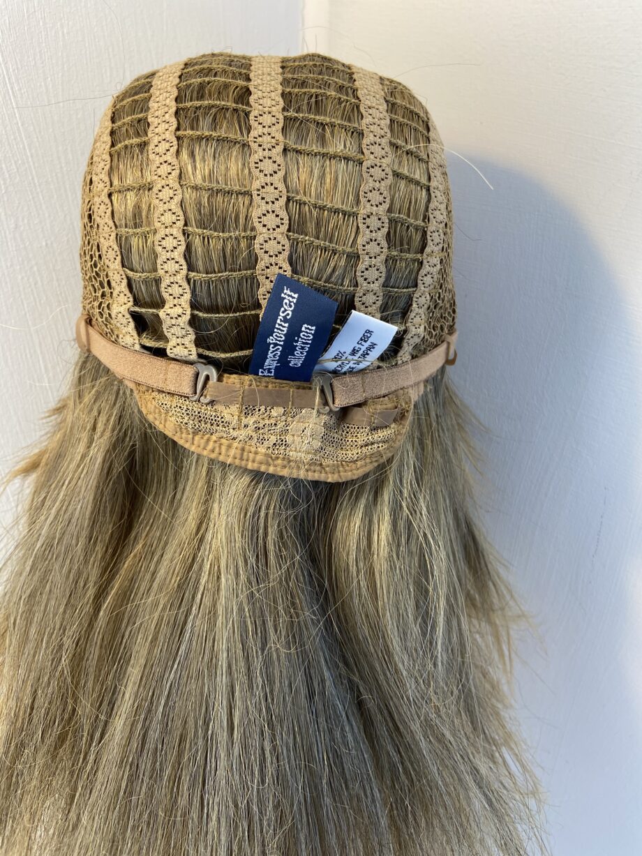 Long blonde wig. Blls158