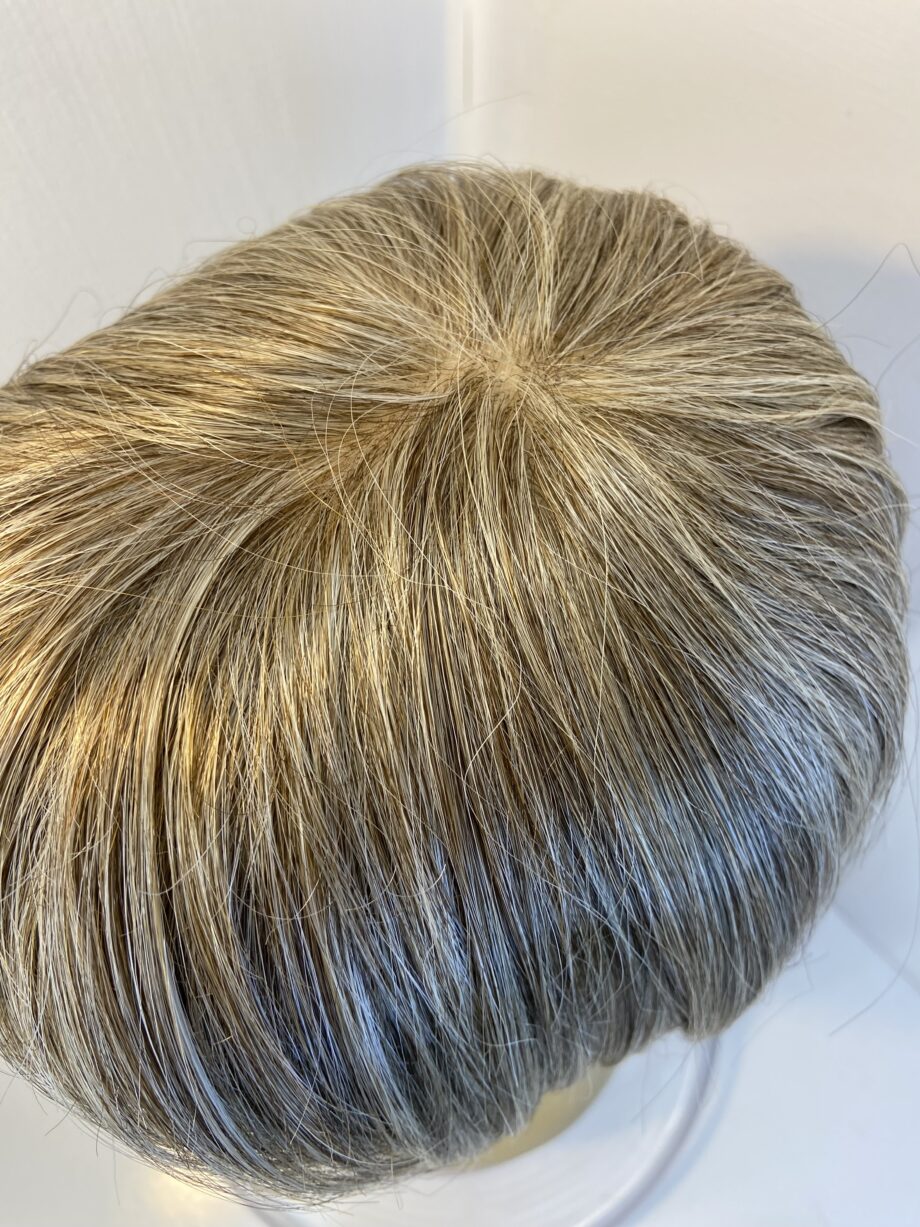 Beautiful blonde wig. Blss159