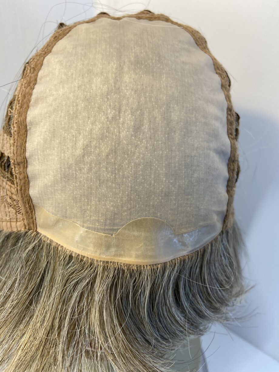 Beautiful blonde wig. Blss159