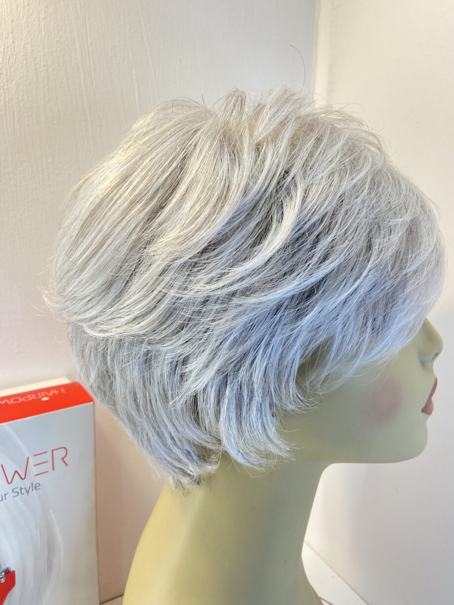 Raquel Welch silver wig. Bgss826