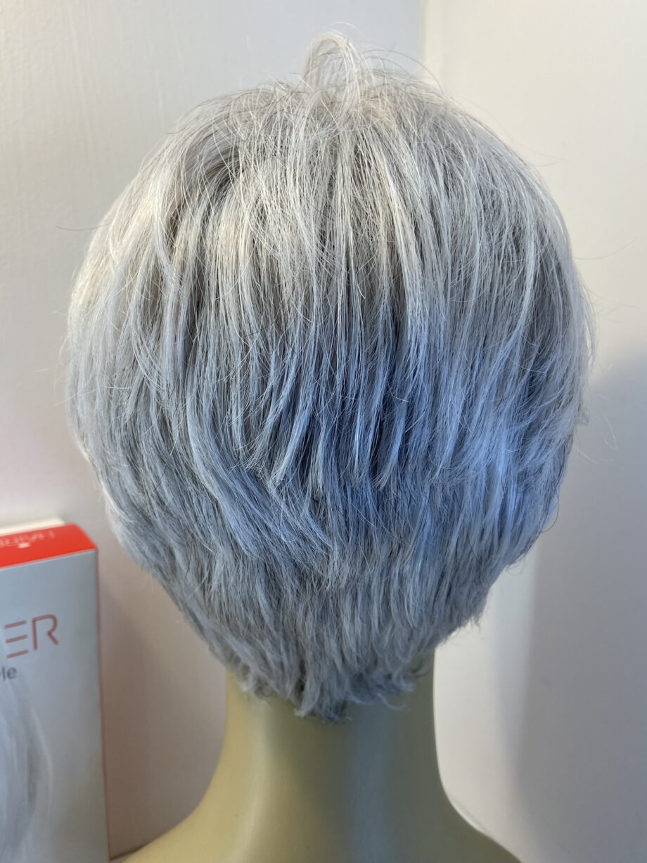 Raquel Welch silver wig. Bgss826