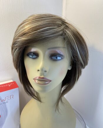 Stunning blonde highlighted wig. Bblms827