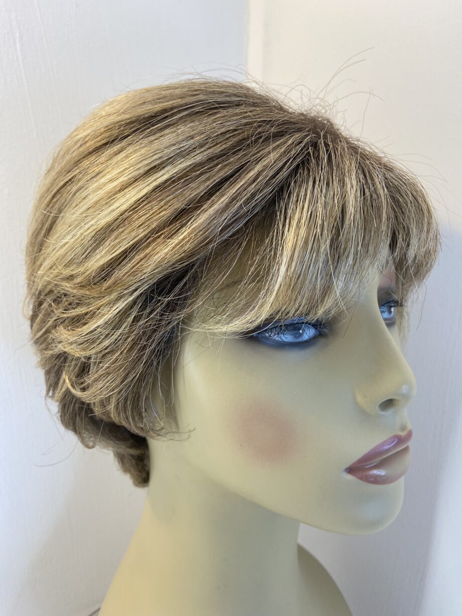 Soft rooted blonde wig. Blss710