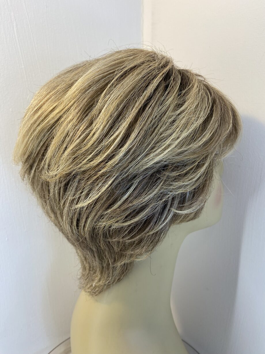 Soft rooted blonde wig. Blss710