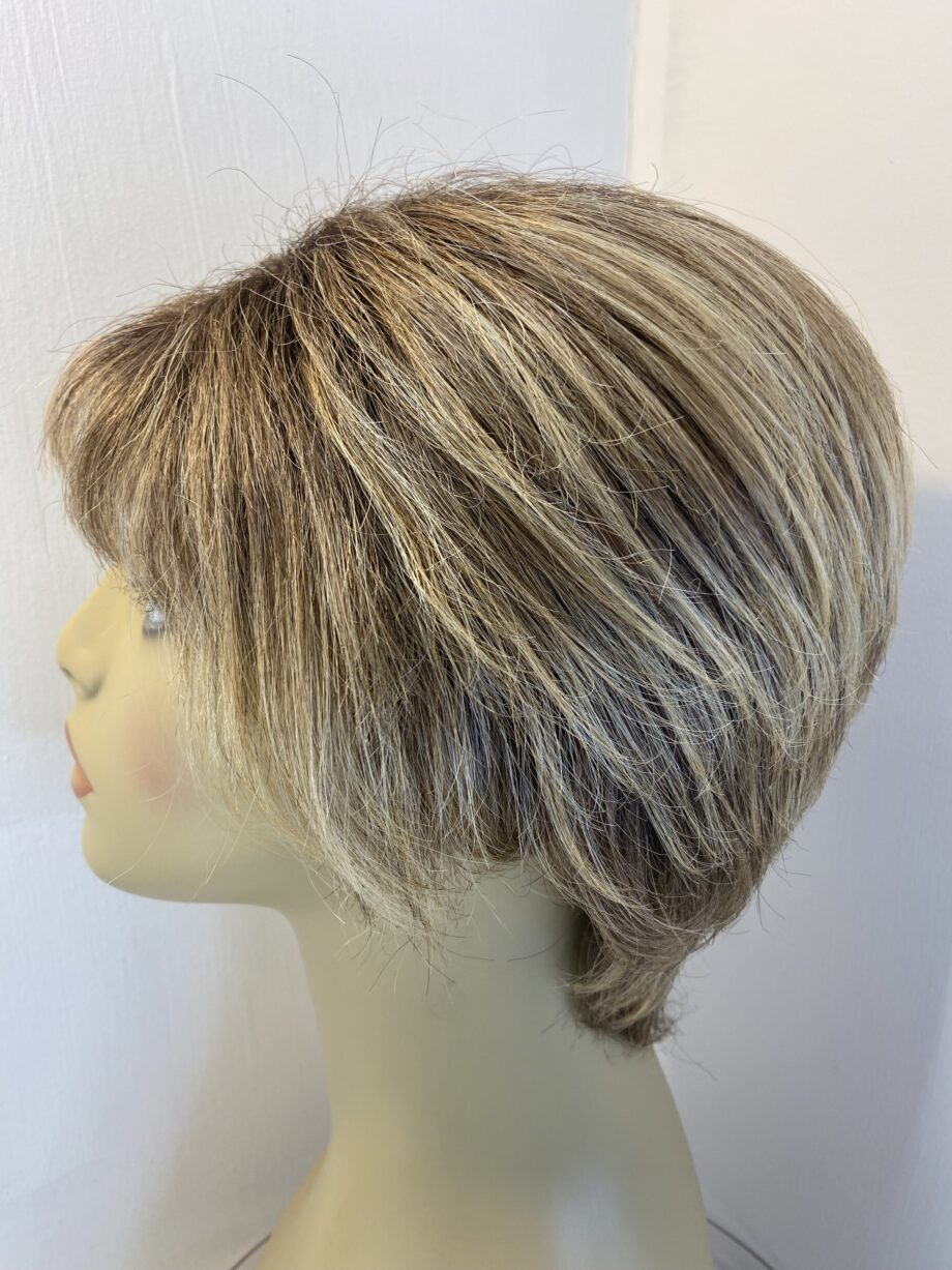 Soft rooted blonde wig. Blss710