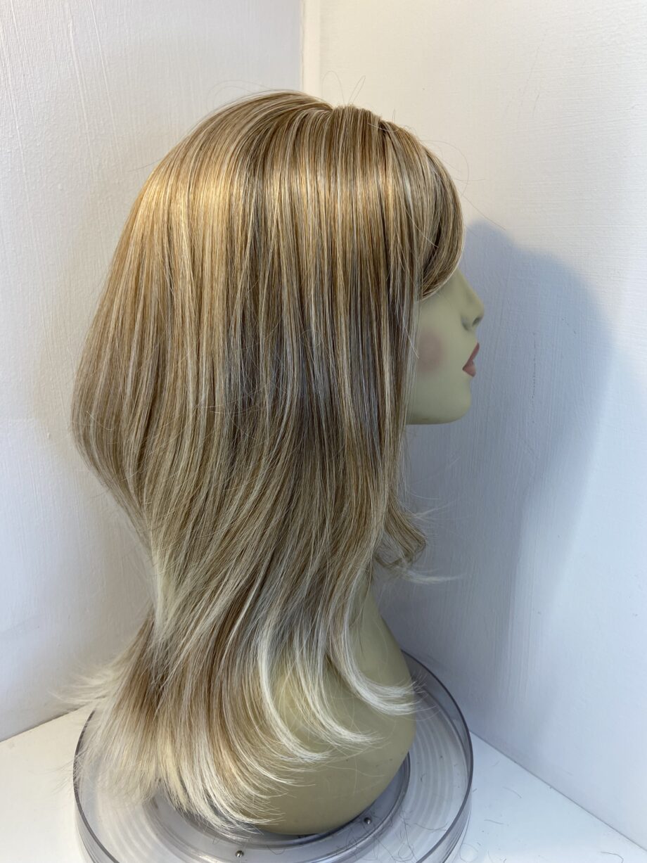 New blonde long wig. Blls324