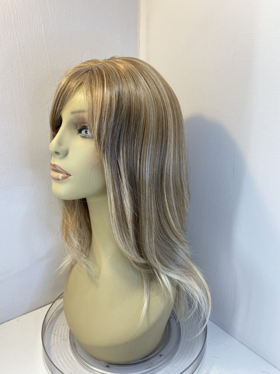 New blonde long wig. Blls324