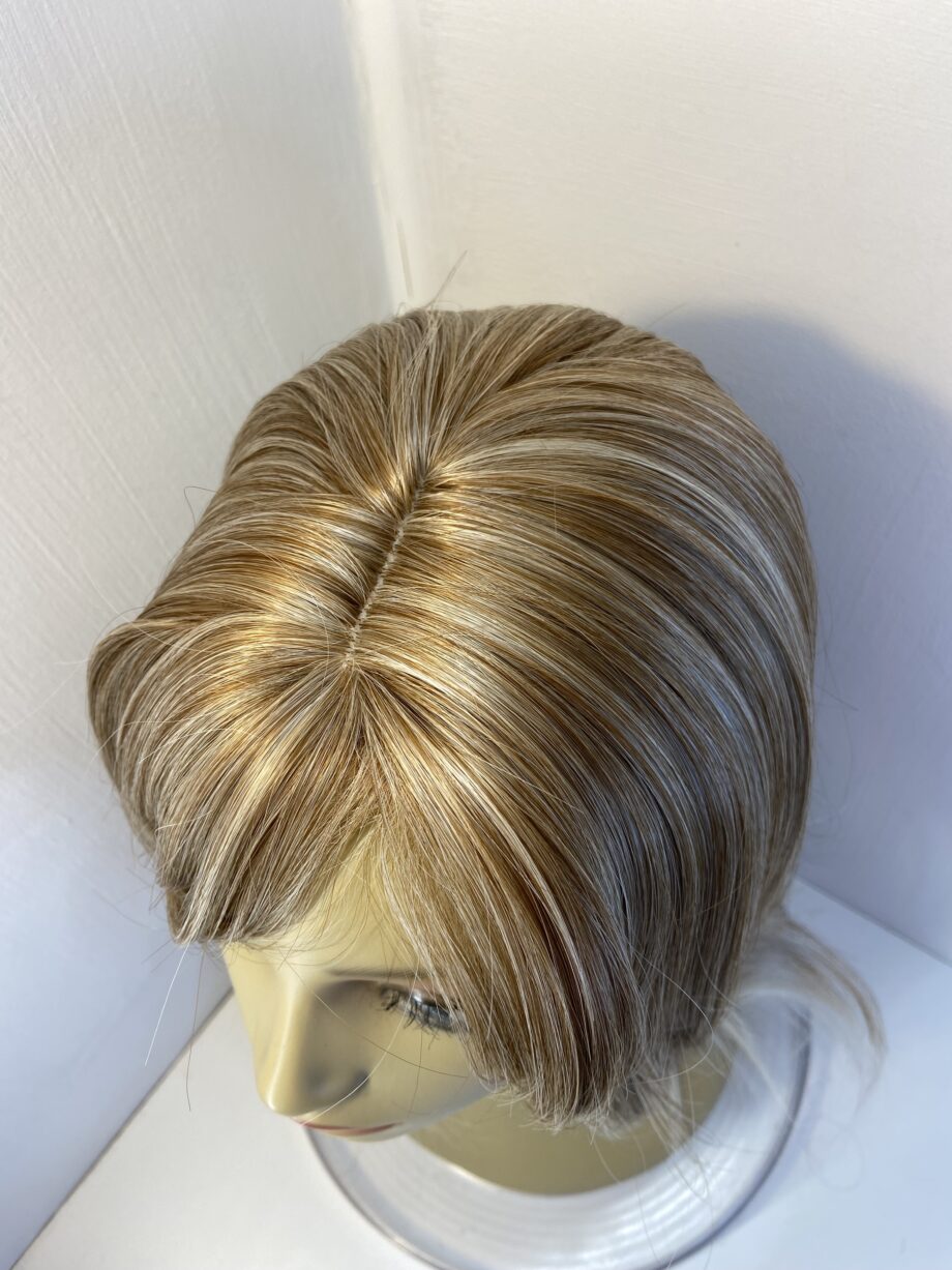New blonde long wig. Blls324