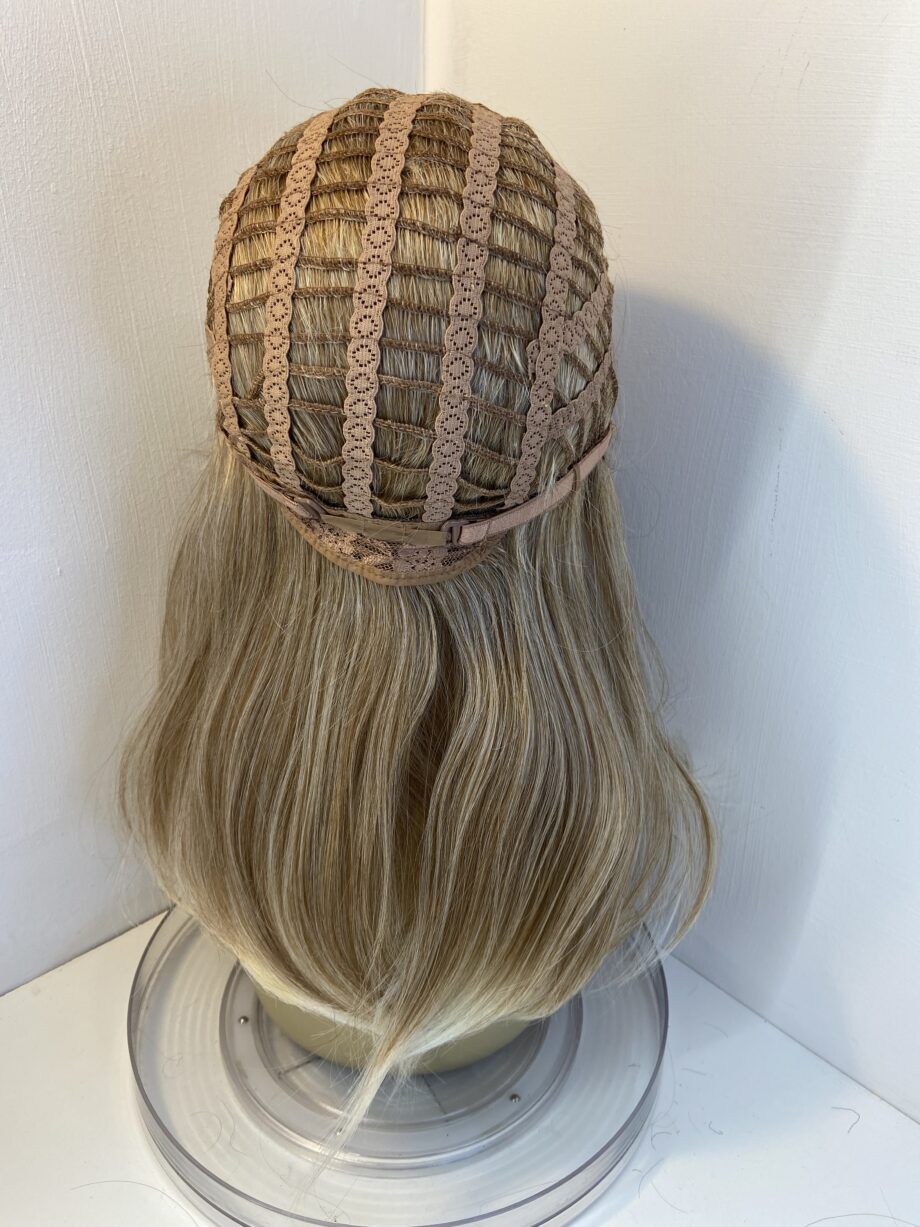 New blonde long wig. Blls324