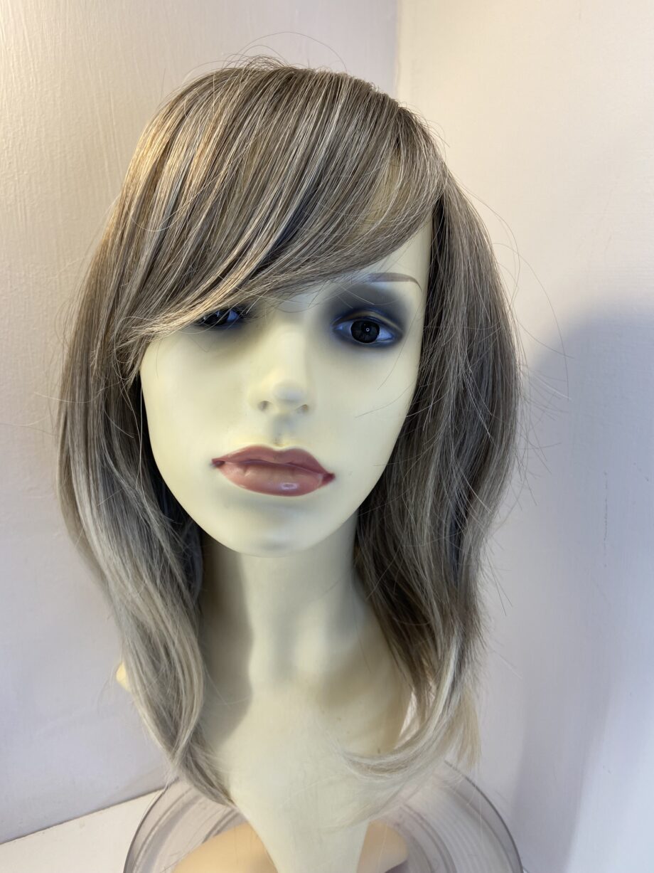 New long blonde wig. Blls325