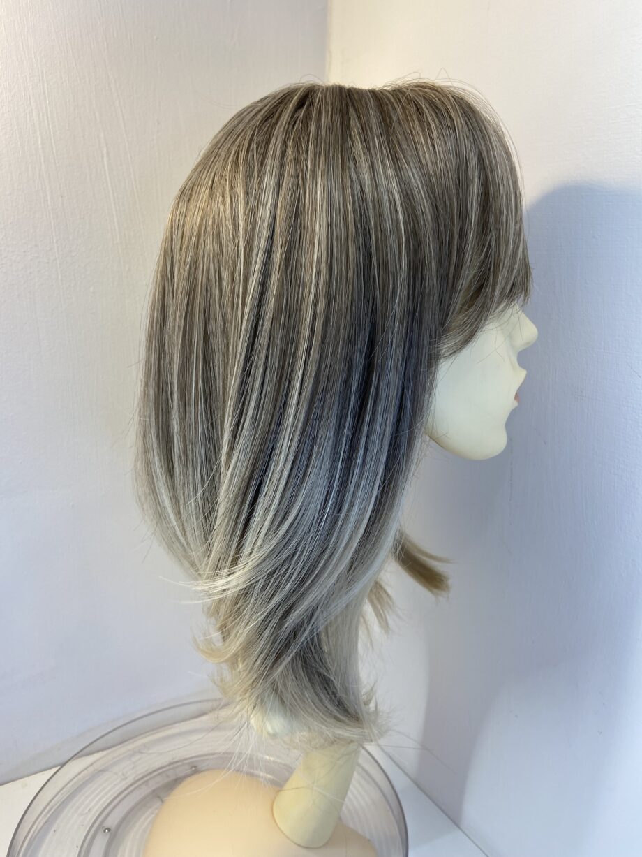 New long blonde wig. Blls325