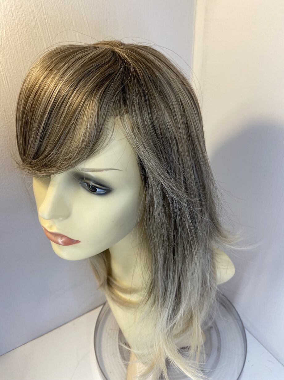 New long blonde wig. Blls325