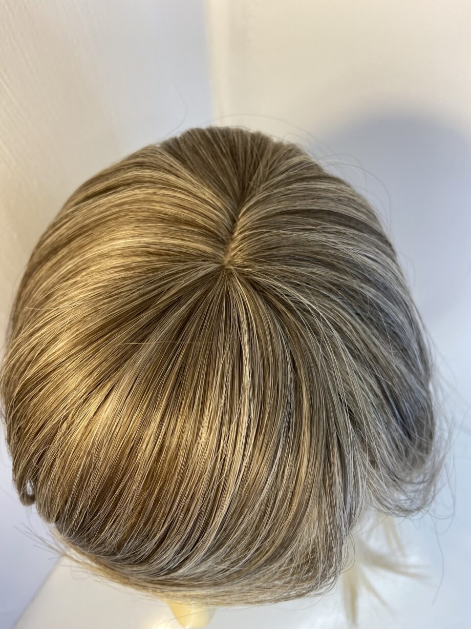 New long blonde wig. Blls325