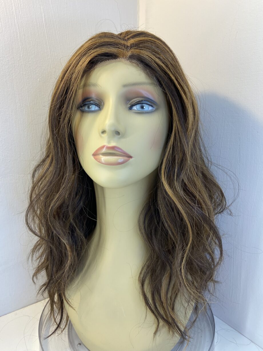 New stunning brown wavy long wig. Belw326