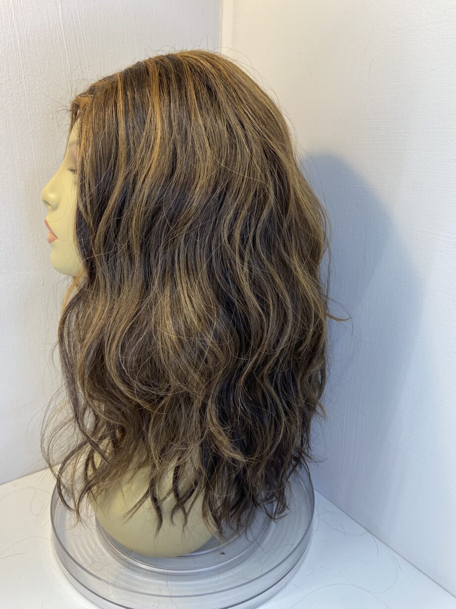 New stunning brown wavy long wig. Belw326