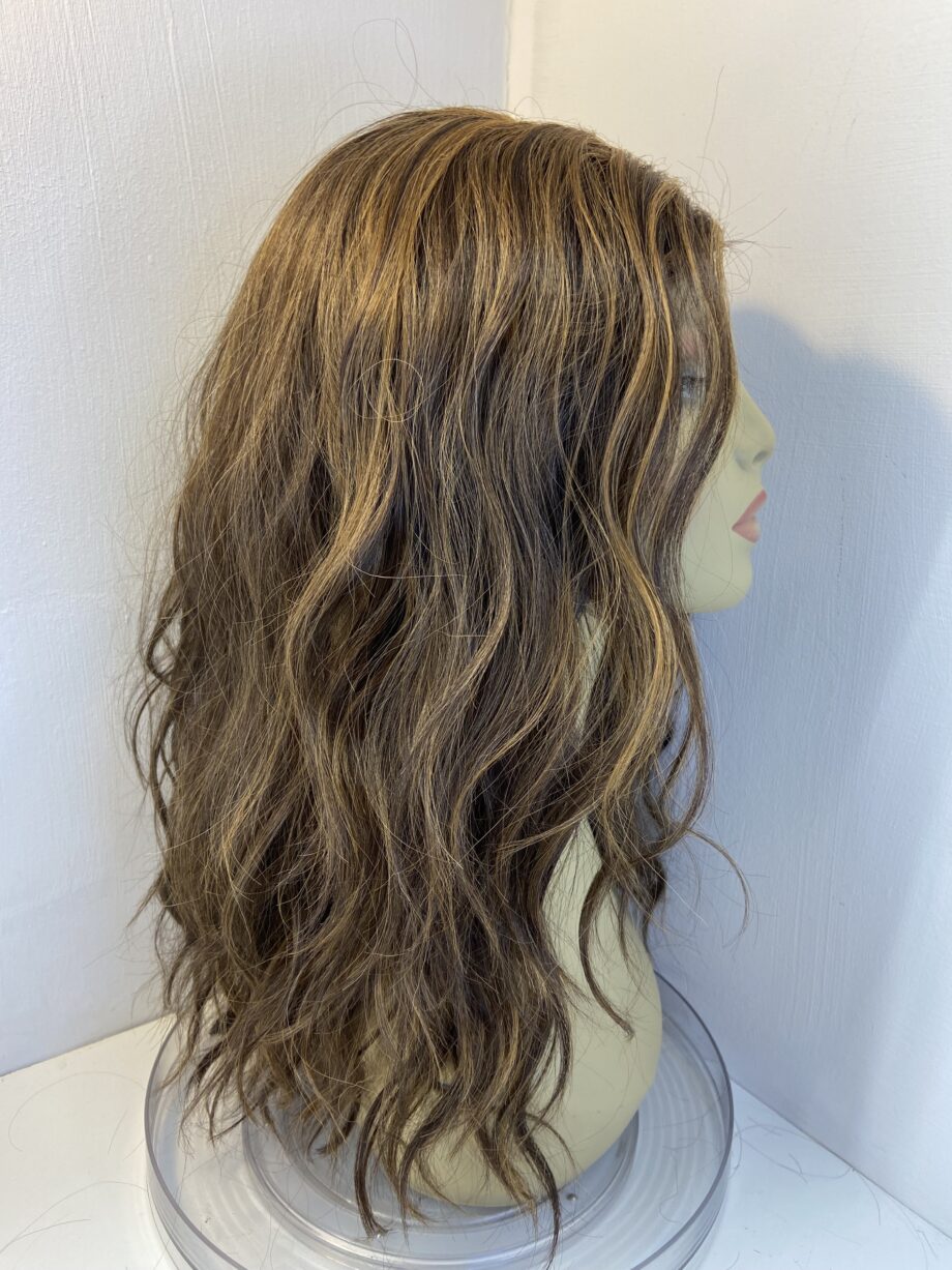 New stunning brown wavy long wig. Belw326