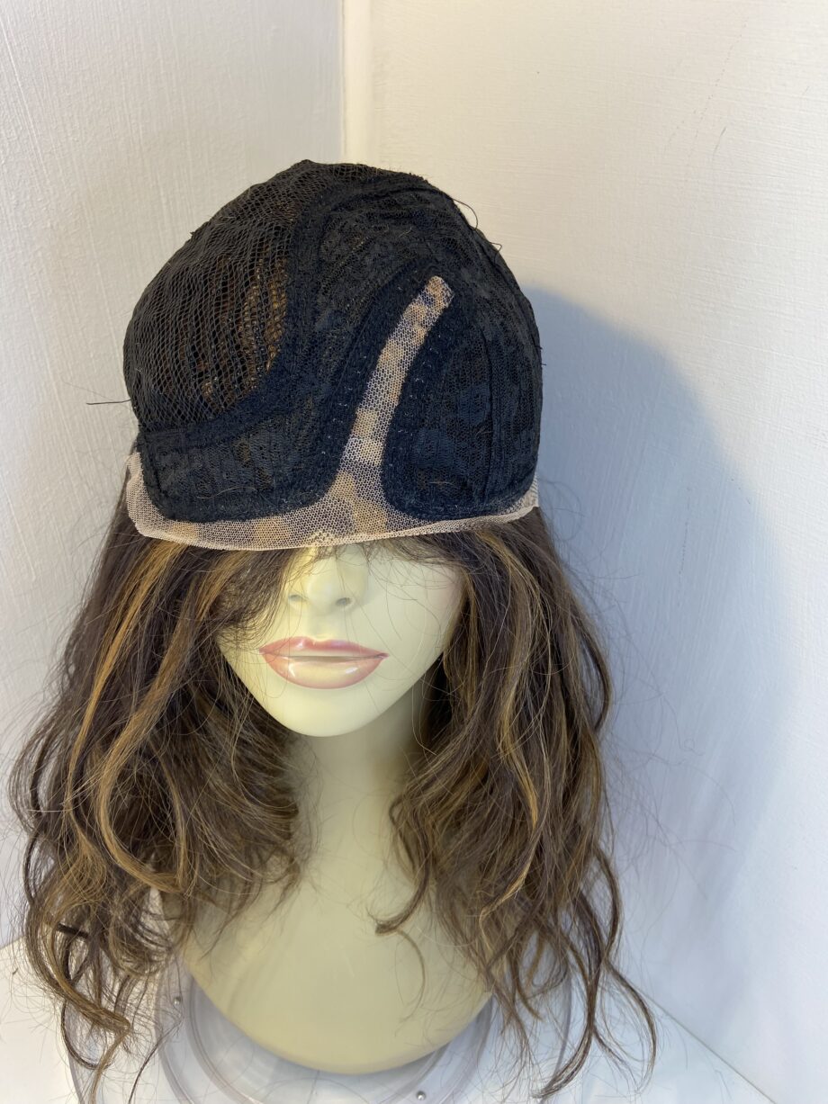 New stunning brown wavy long wig. Belw326