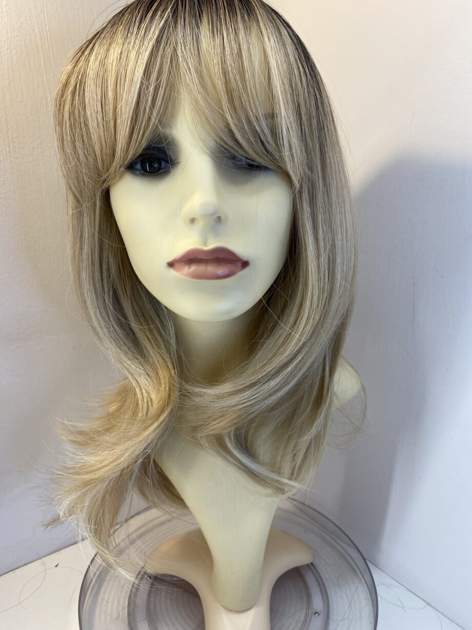 New long blonde wig. Blls328