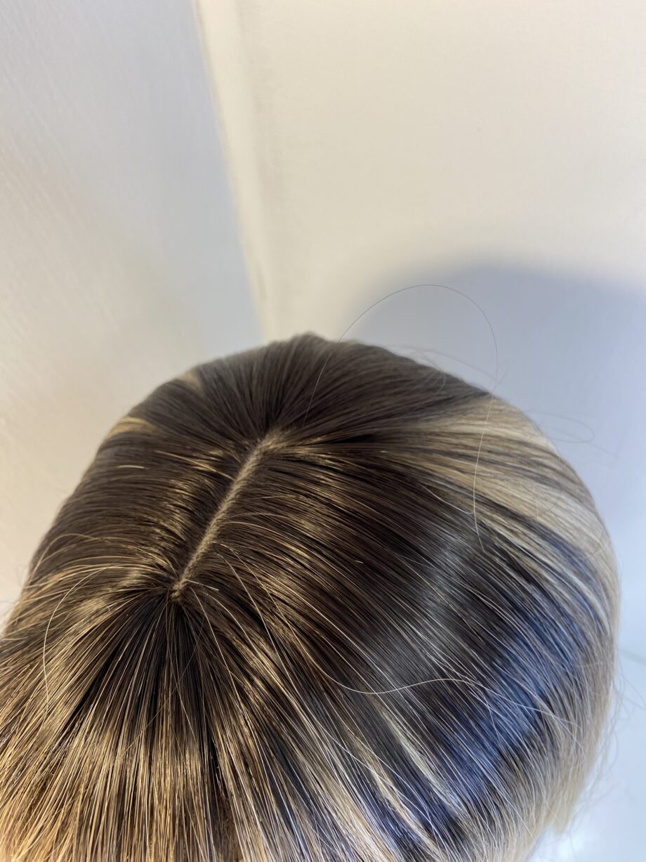 New long blonde wig. Blls328
