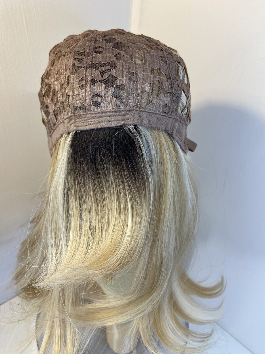 New long blonde wig. Blls328