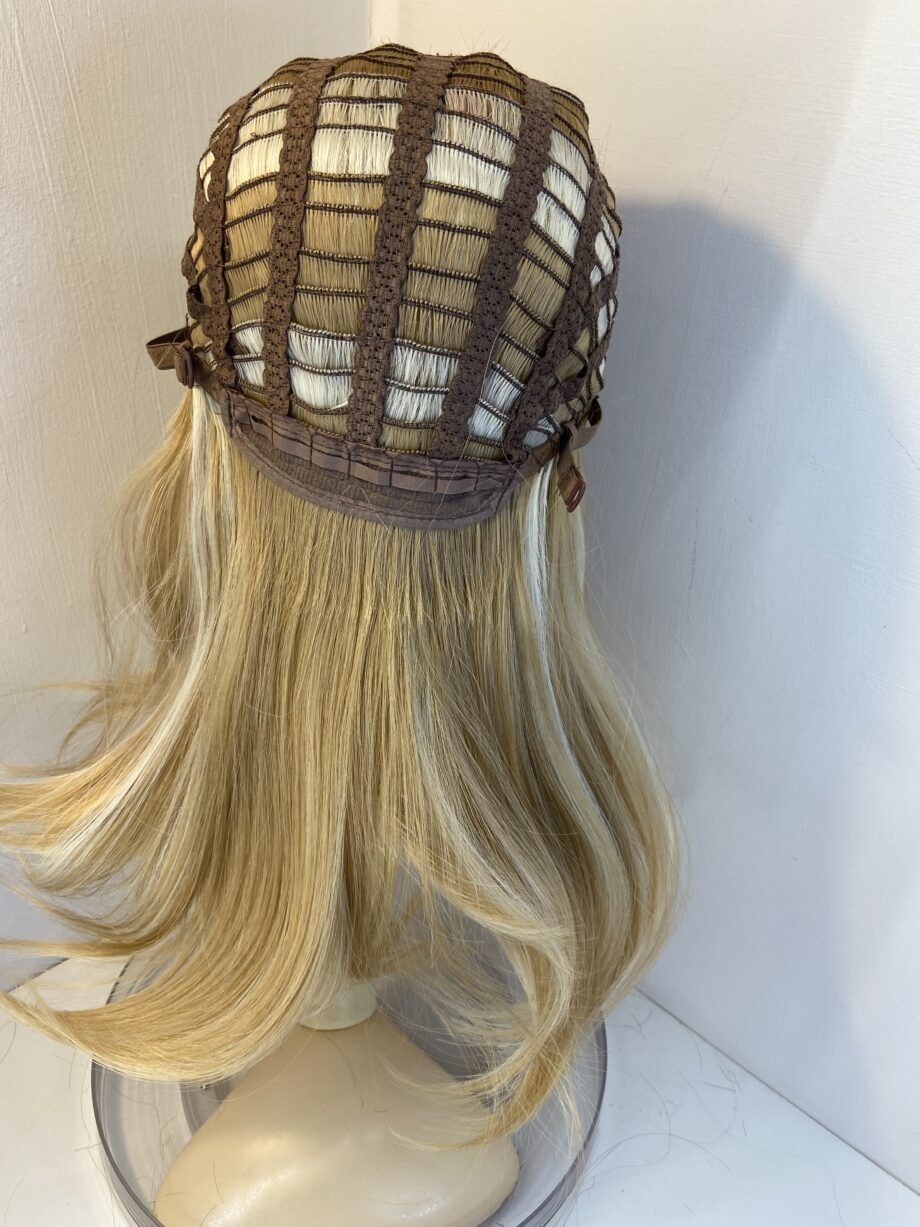 New long blonde wig. Blls328
