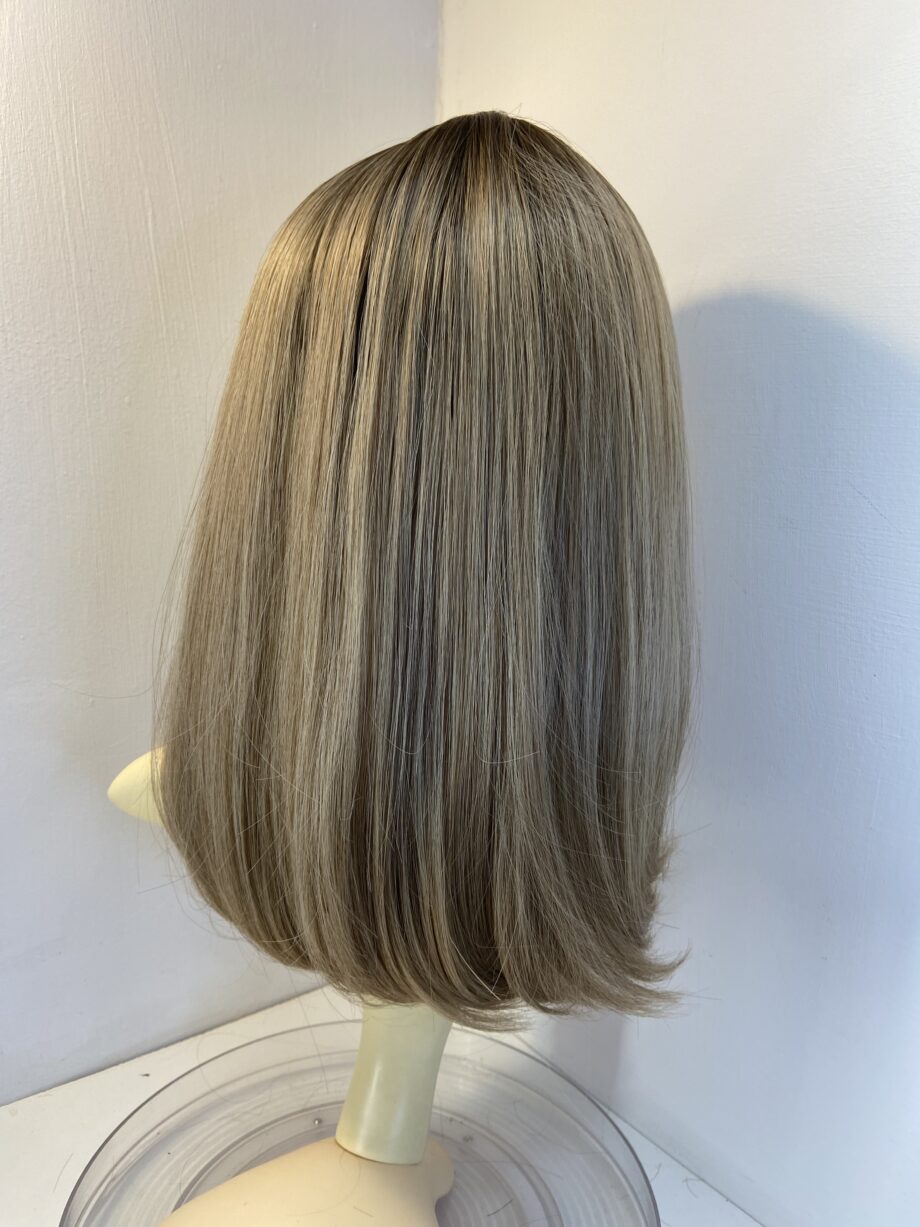 New long blonde light brown rooted wig. Blls330