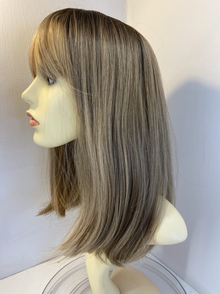 New long blonde light brown rooted wig. Blls330