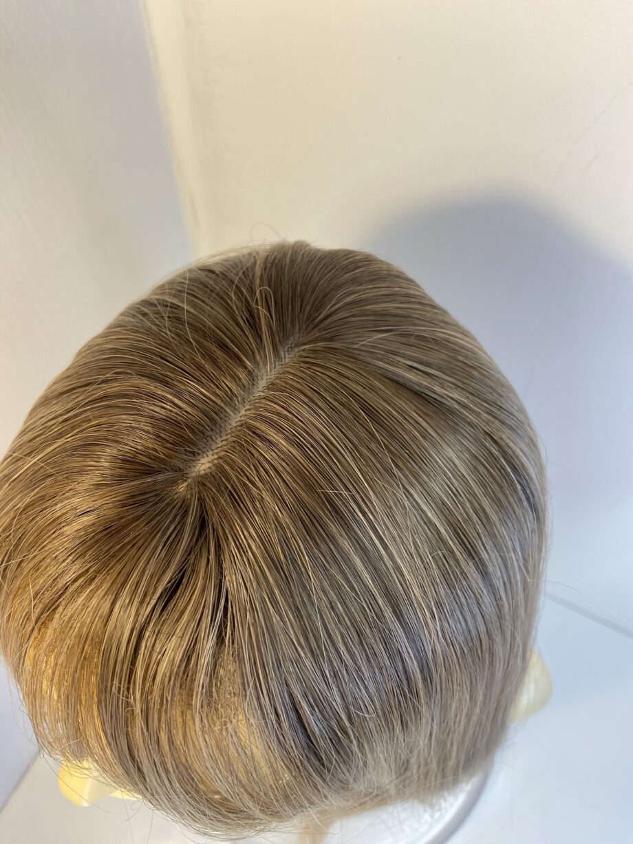 New long blonde light brown rooted wig. Blls330