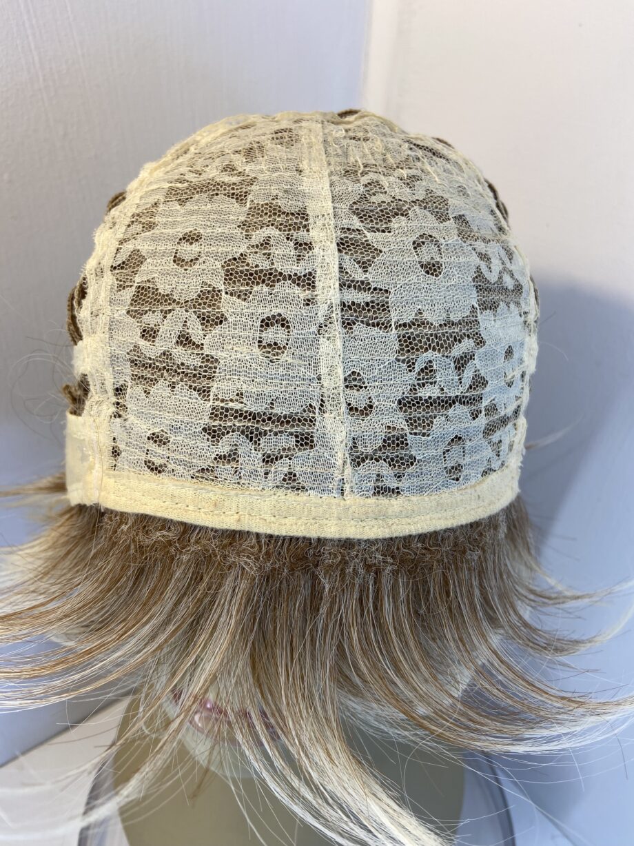 New very stylish blonde wig. Blsw881