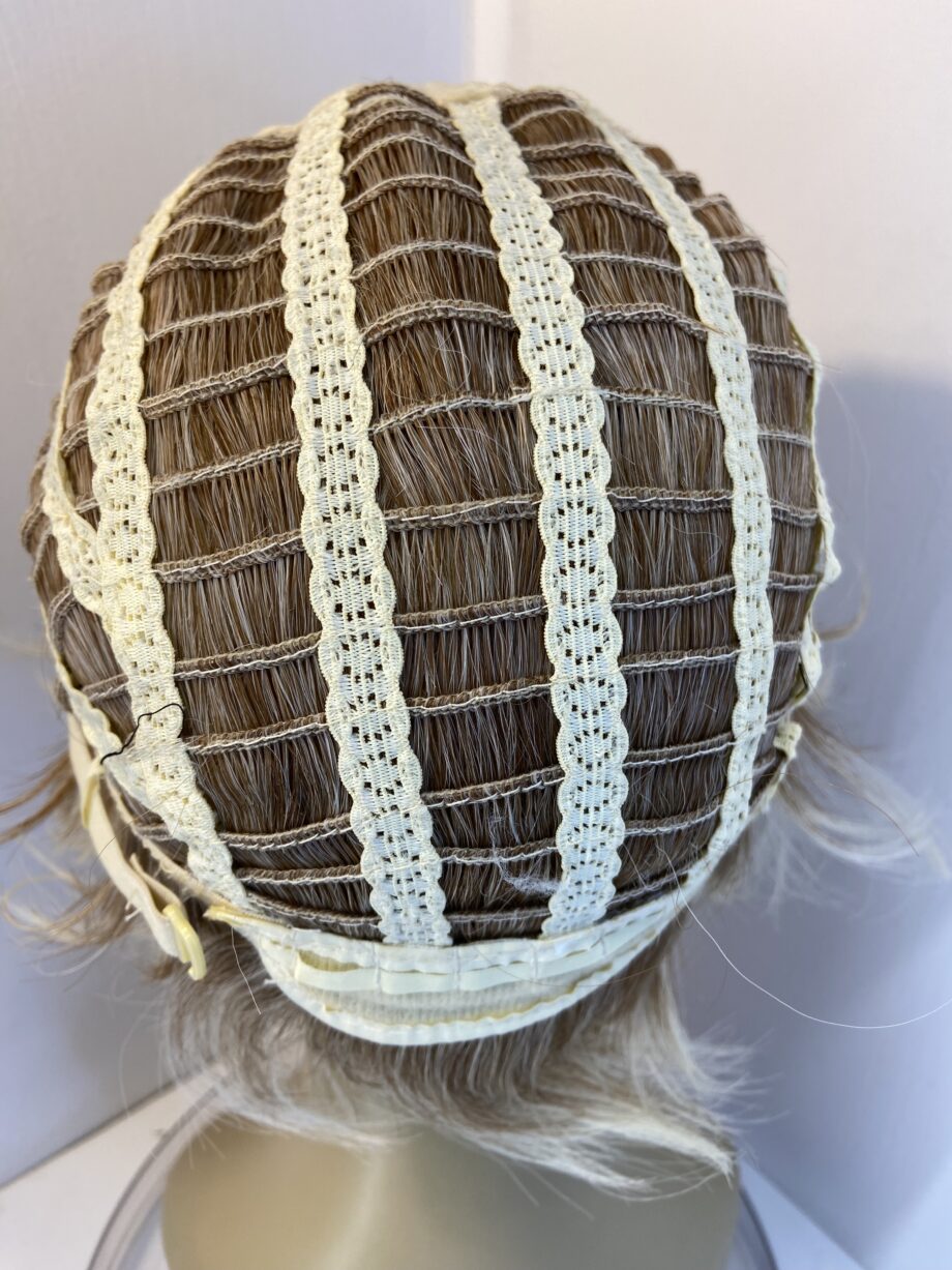 New very stylish blonde wig. Blsw881
