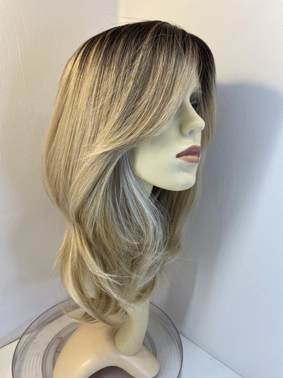 New blonde rooted long wig. Blls882