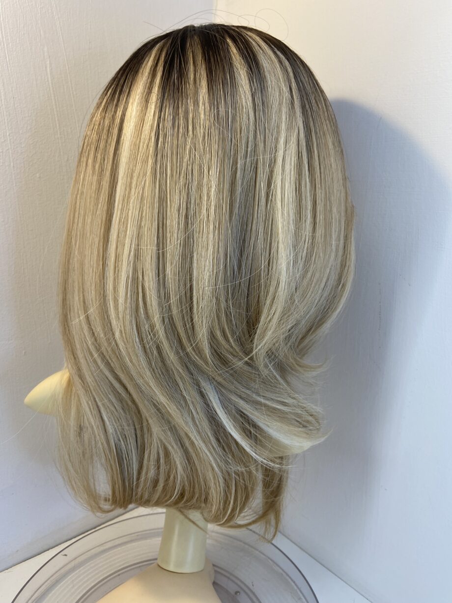 New blonde rooted long wig. Blls882